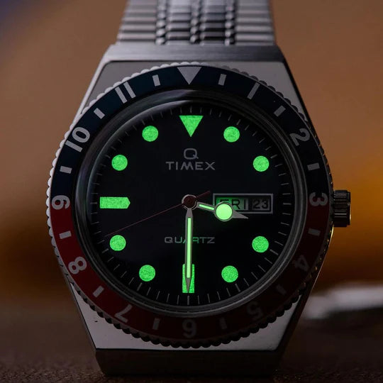 Timex Q 1979 Reissue 38mm Silver Navy Red