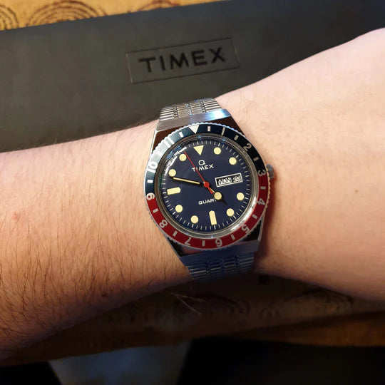 Timex Q 1979 Reissue 38mm Silver Navy Red