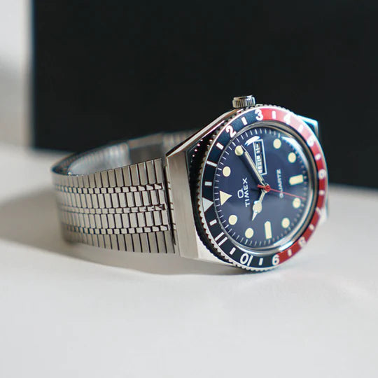 Timex Q 1979 Reissue 38mm Silver Navy Red